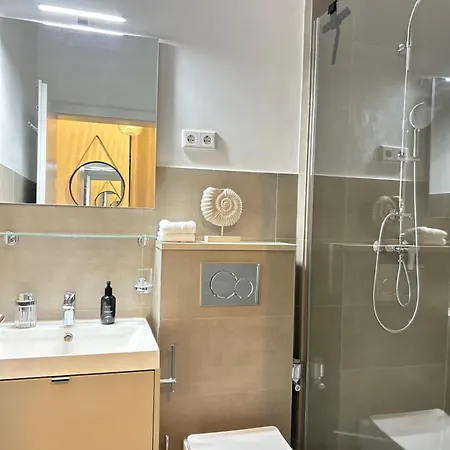 Studio 12 Apartment *